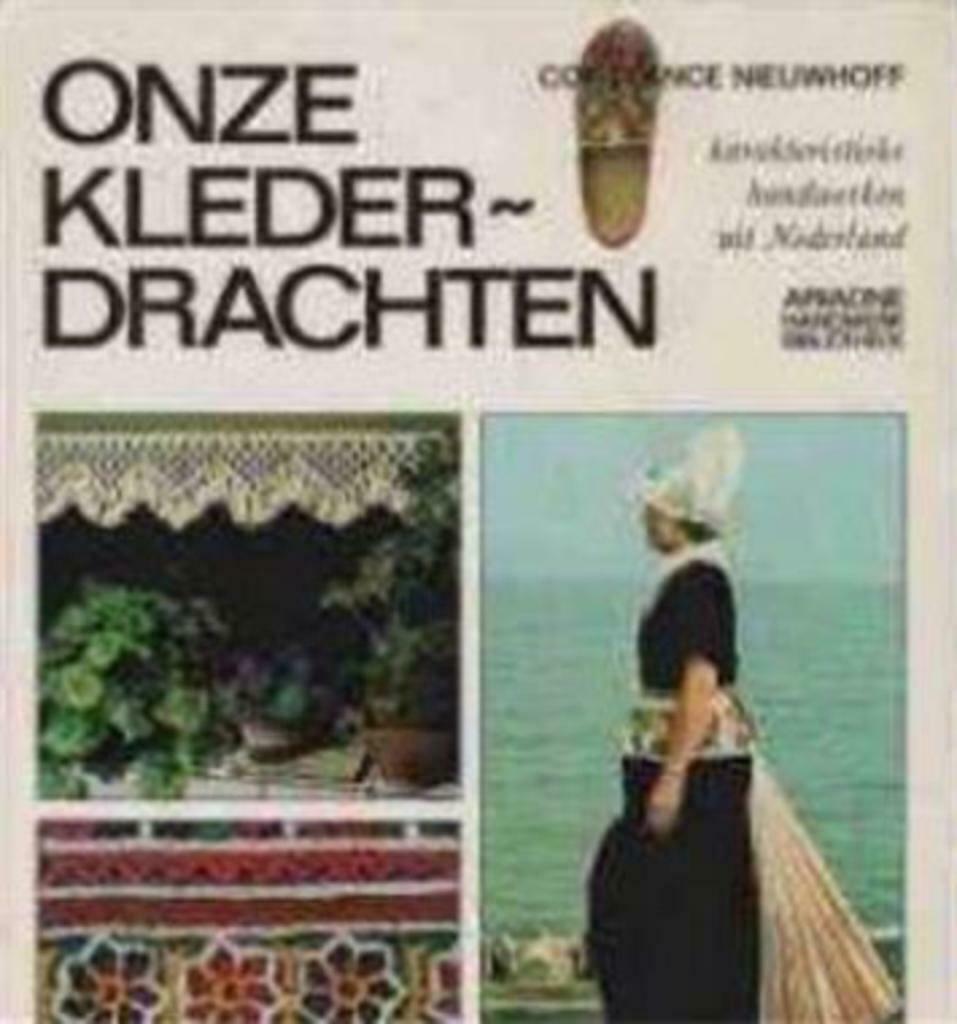 Onze klederdrachten, Constance Nieuwhoff, Ophalen of Verzenden, Gelezen