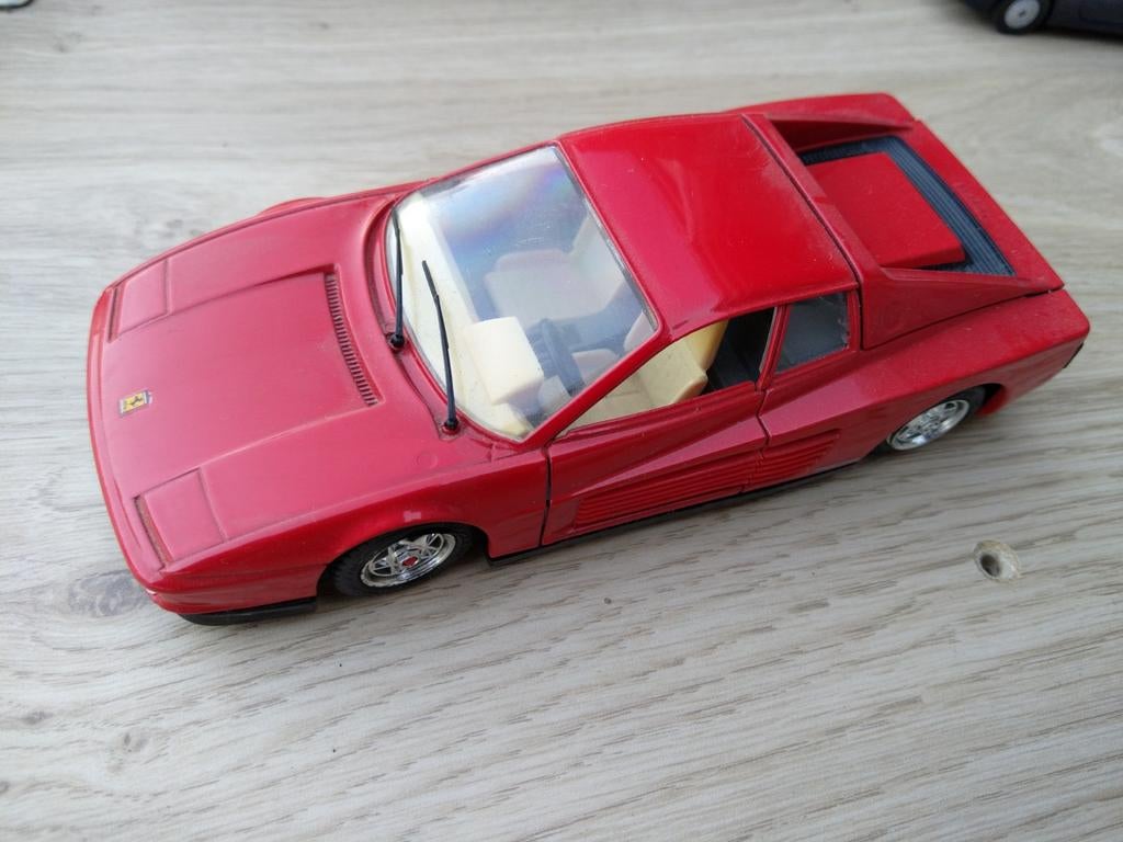 Ferrari Testarossa (Burago), Hobby & Loisirs créatifs, Voitures miniatures | 1:24, Comme neuf, Voiture, Burago, Enlèvement ou Envoi
