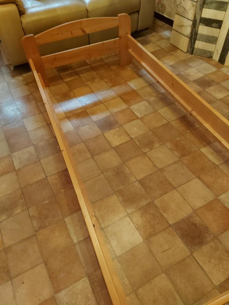 A vendre  lit en pin 1personne, 90 cm, Une personne, Brun, Enlèvement