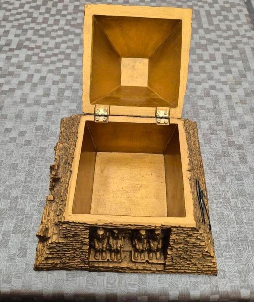 Vintage Egypt Pyramid trinket box mooi gedetailleerd, Enlèvement ou Envoi, Comme neuf