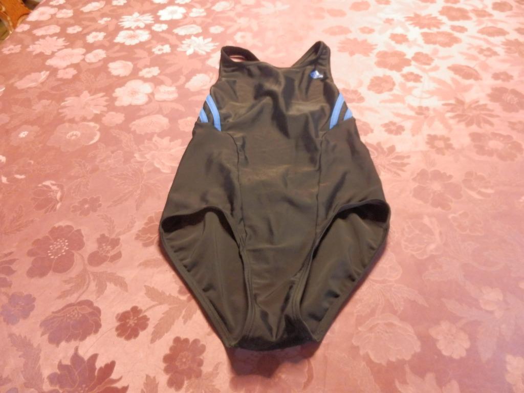 --(64)- maillot fille t.12 noir bleu -adidas -, Enfants & Bébés, Vêtements enfant | Taille 146, Adidas, Enlèvement ou Envoi, Comme neuf
