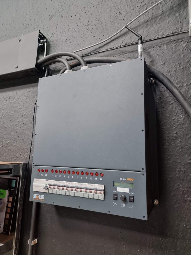 SRS Wallmount dimmer 12x 3,7kW (63A CEE), Ophalen, Zo goed als nieuw