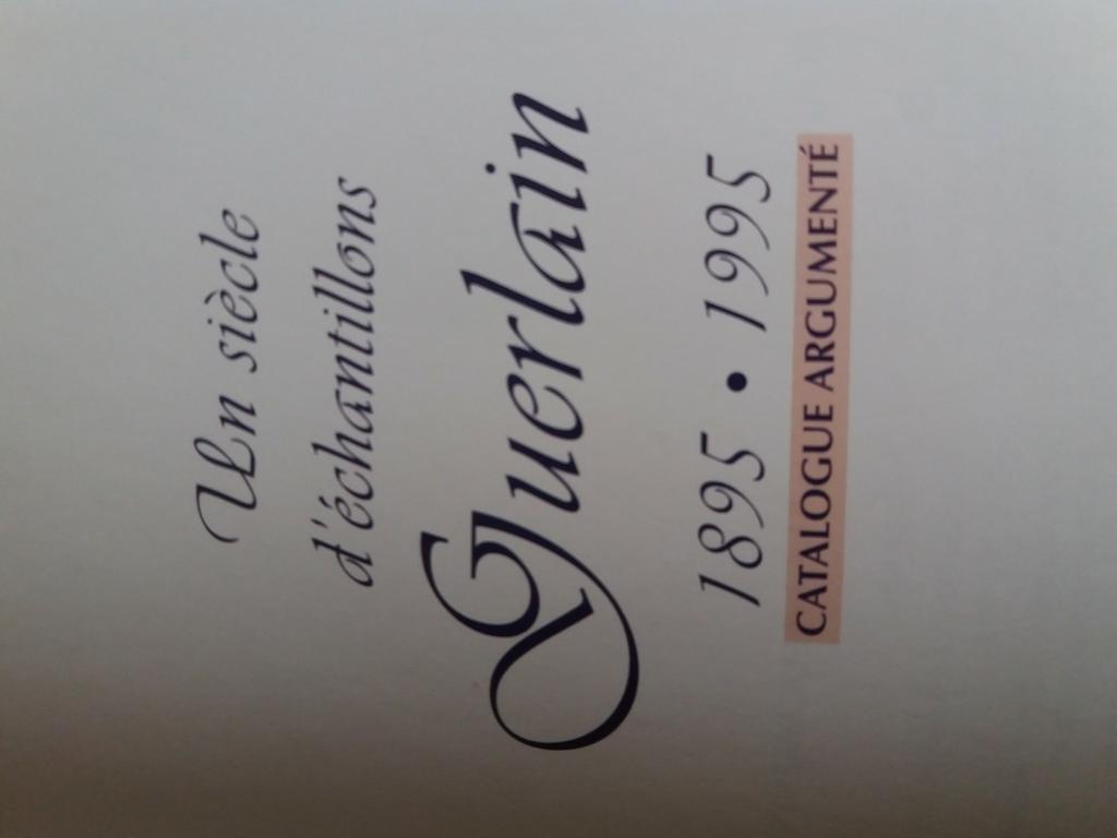 Un siècle d'échantillons Guerlain 1895 1995 livraison gratui, Enlèvement ou Envoi, Comme neuf
