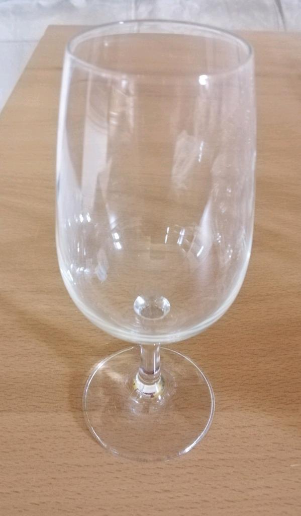 2 verres à pied à chablis, Enlèvement ou Envoi, Comme neuf