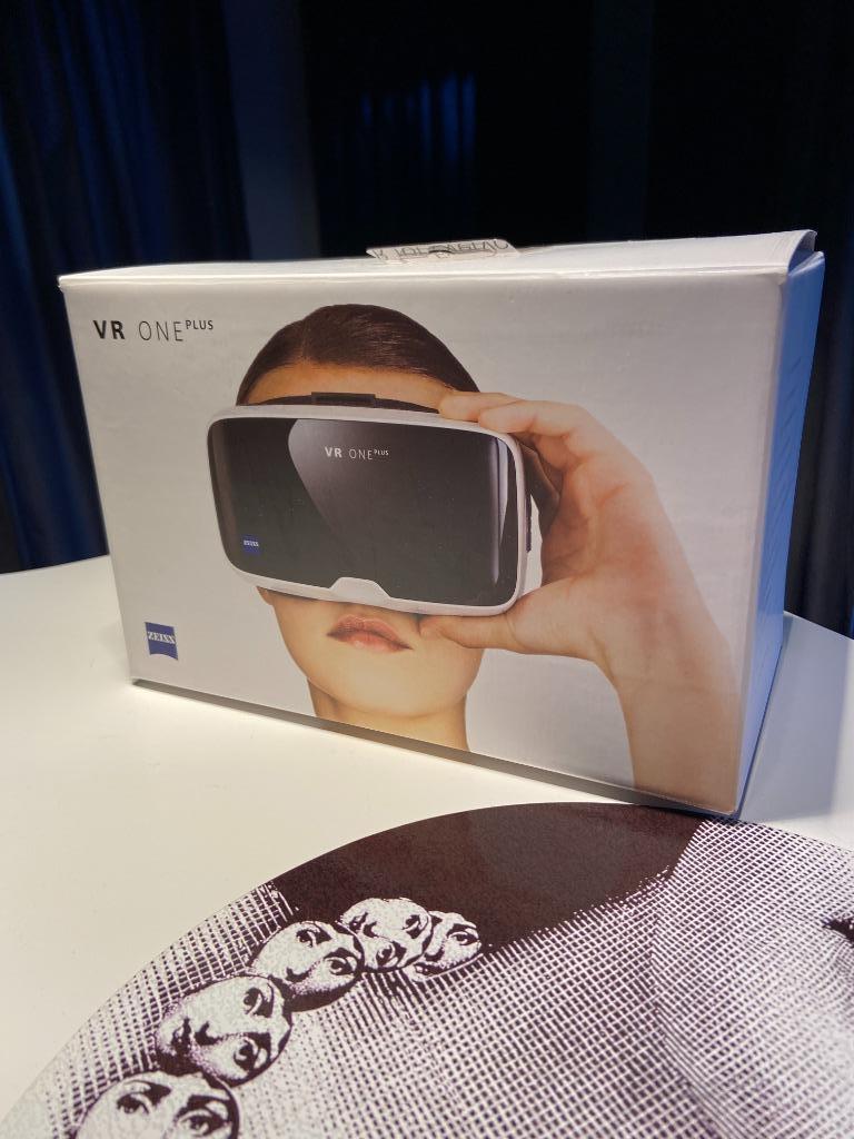 casque Zeiss VR One Plus, Consoles de jeu & Jeux vidéo, Virtual Reality, Enlèvement ou Envoi, Téléphone