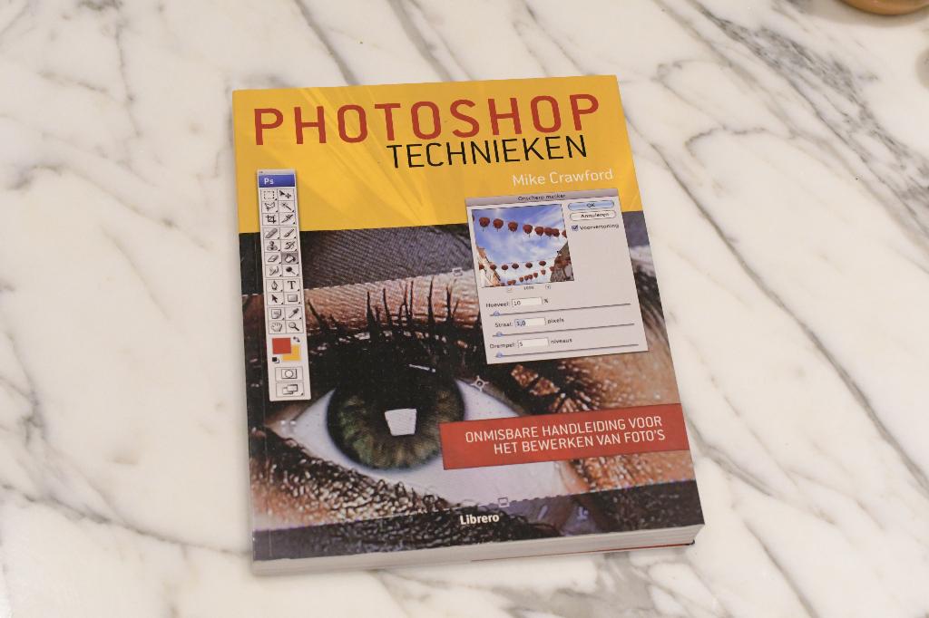 Photoshop Technieken handboek, Livres, Photographie et Cinéma, Enlèvement ou Envoi, Mike Crawford, Comme neuf