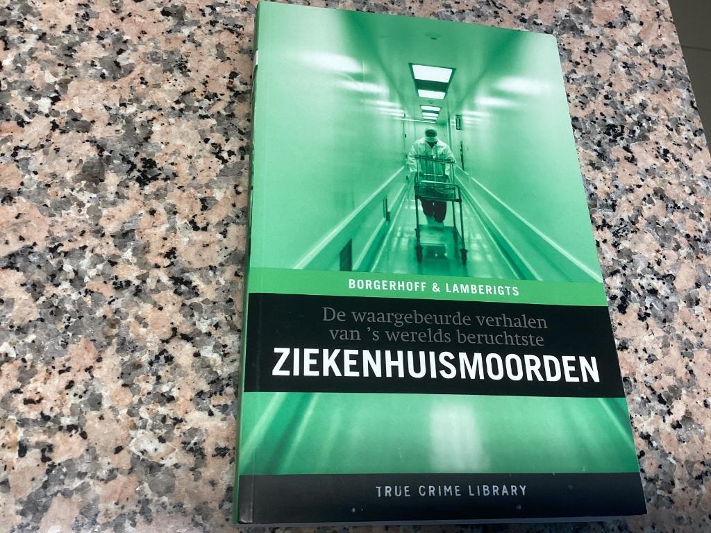 ZIEKENHUISMOORDEN.  De waargebeurde verhalen, Ophalen of Verzenden, Zo goed als nieuw