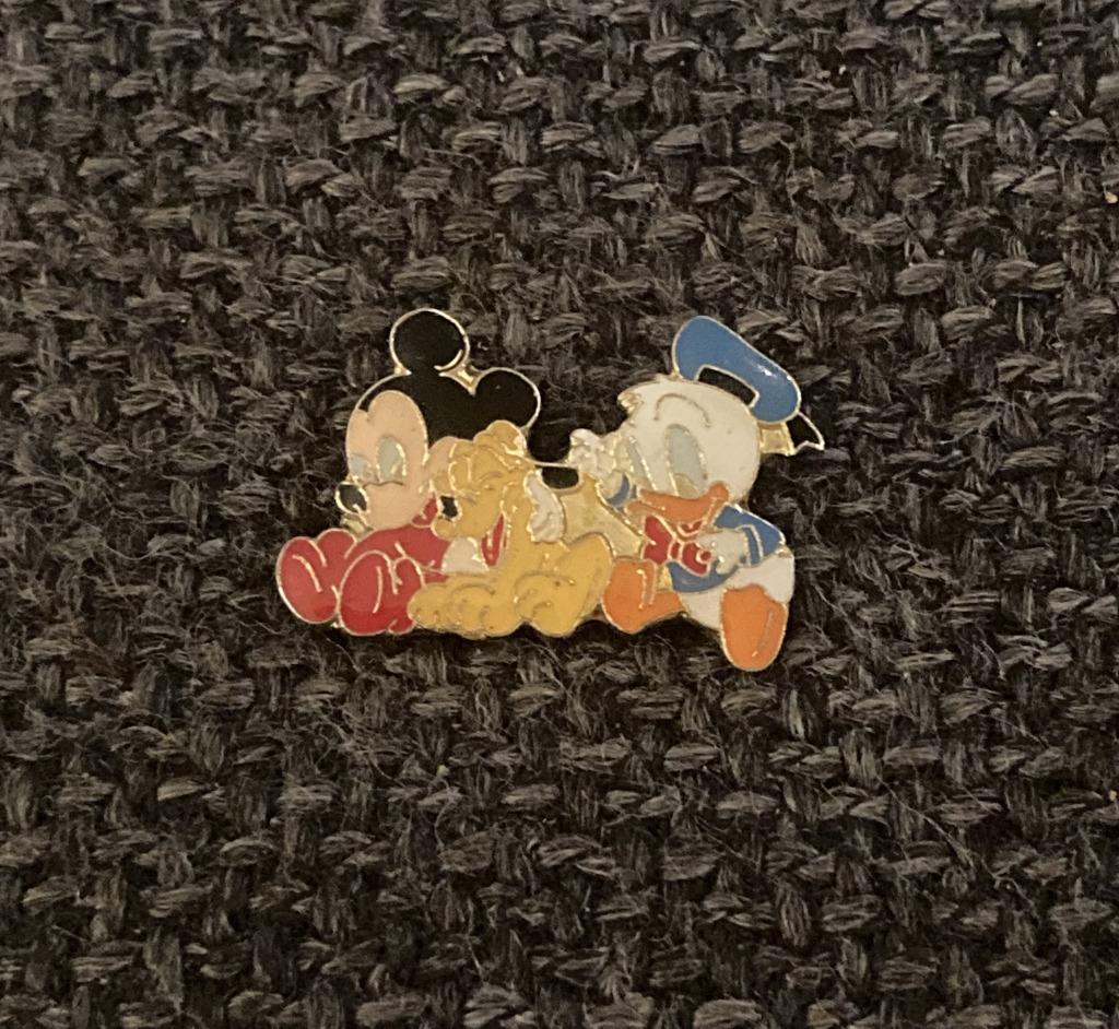 PIN - DISNEY - MICKEY MOUSE - PLUTO - DONALD DUCK, Envoi, Utilisé, Figurine, Insigne ou Pin's