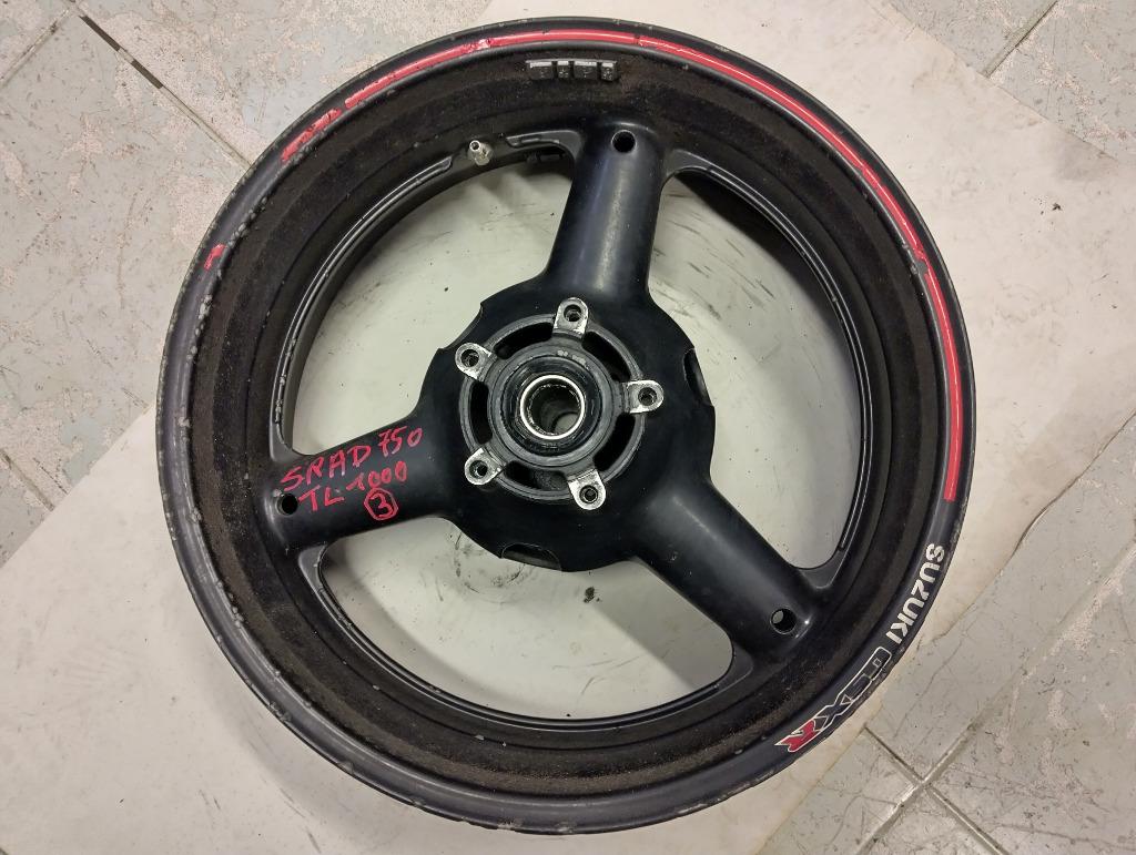 suzuki gsxr 750 srad achterwiel velg, Enlèvement ou Envoi, Utilisé