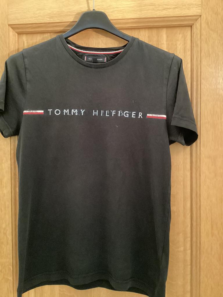 T-shirt Tommy Hilfiger, Ophalen of Verzenden, Zo goed als nieuw, Maat 46 (S) of kleiner, Zwart
