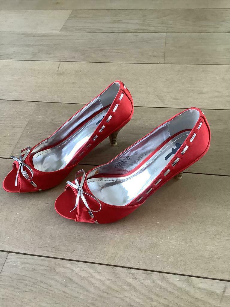 Rode pumps maat 37, Torfs, Ophalen of Verzenden, Schoenen met hoge hakken