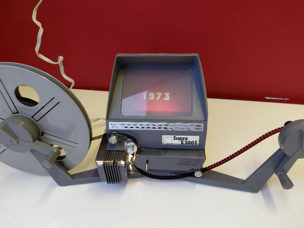 visionneuse de films Super 8 220V, TV, Hi-fi & Vidéo, Projecteurs dias, Enlèvement ou Envoi, Utilisé, Avec écran