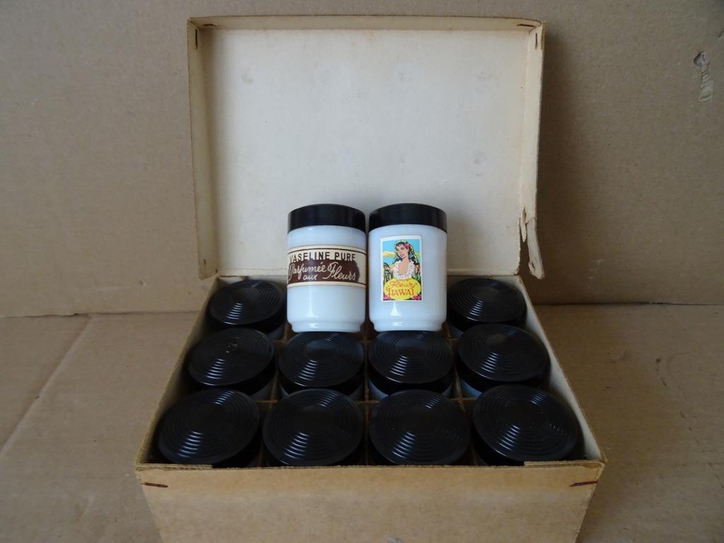 Vintage 12 potjes vaseline Flewy D’Hawai nieuw in verpakking, Antiek en Kunst, Ophalen of Verzenden