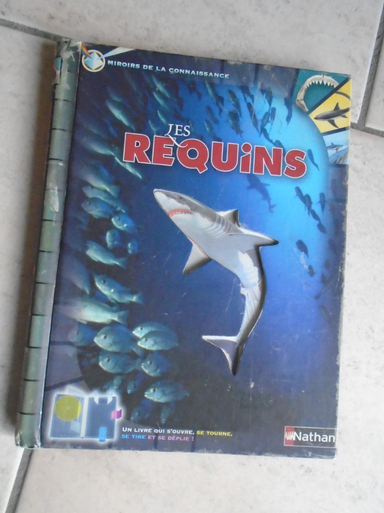 "NATHAN"HISTOIRE DE LA CONNAISSANCE-LES REQUINS-9 ANS+, Garçon ou Fille, Utilisé, Nathan, Livre à déplier