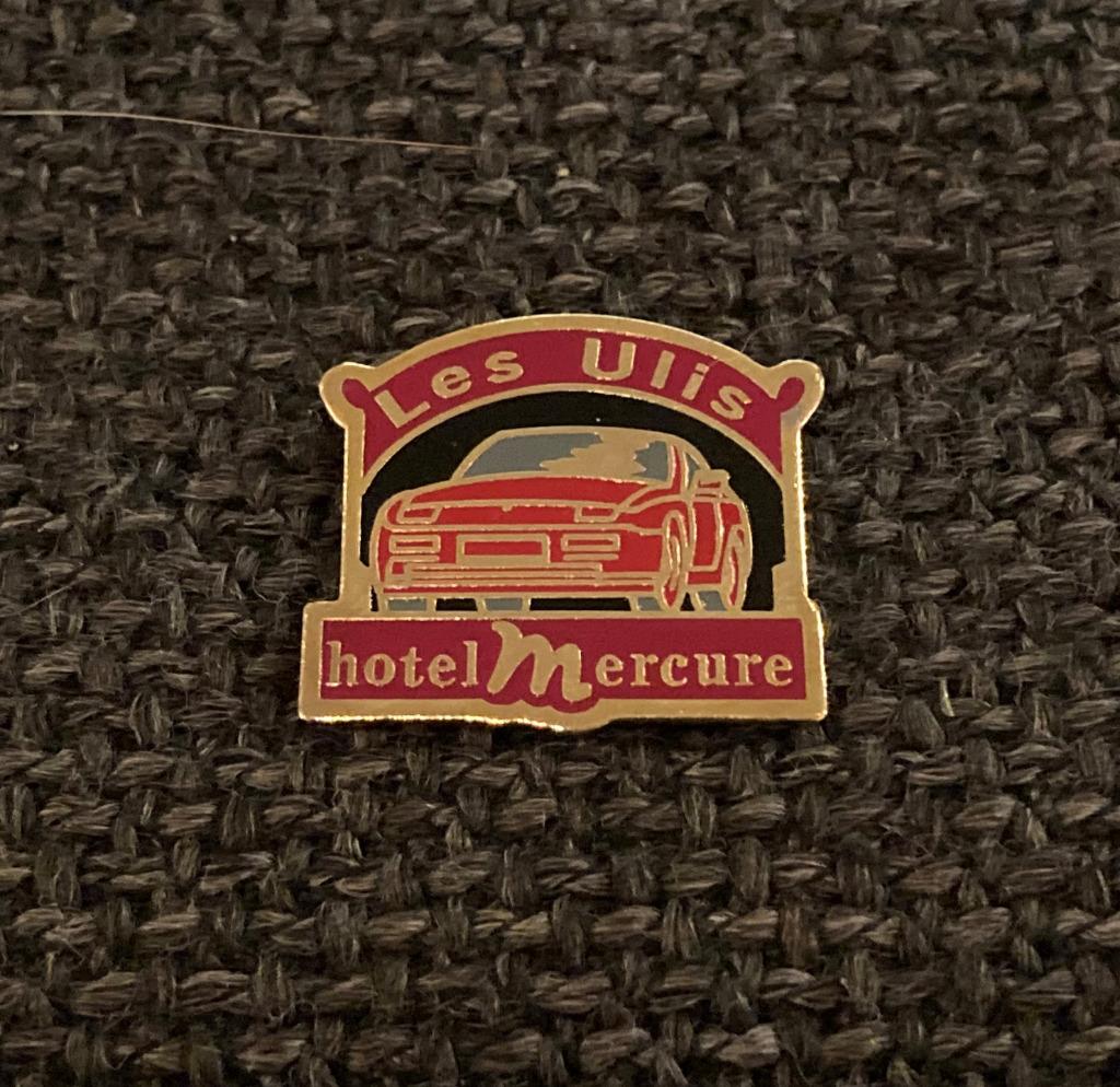PIN - HOTEL MERCURE - LES ULIS - FRANCE - FRANKRIJK, Envoi, Utilisé, Autres sujets/thèmes, Insigne ou Pin's