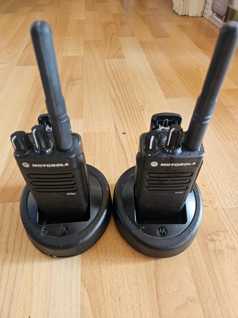 Radio motorola talkie walkie, Telecommunicatie, Portofoons en Walkie-talkies, 5 tot 15 km, Ophalen of Verzenden, Zo goed als nieuw