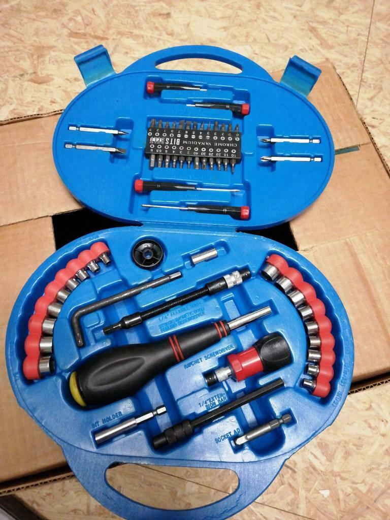 Mallette portable avec outils de base complets, Enlèvement ou Envoi, Comme neuf