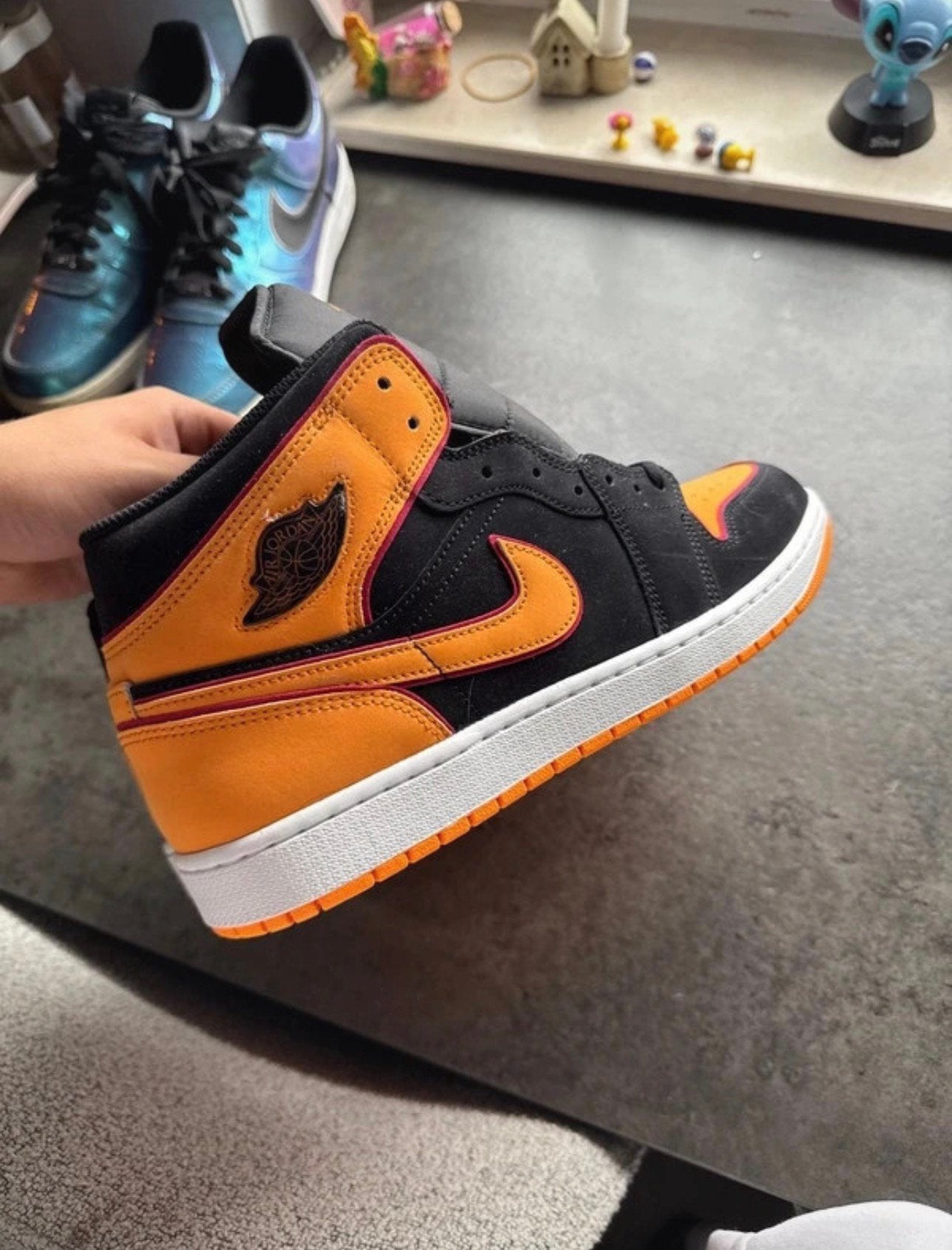 Jordans mid! Velvet black orange, Ophalen, Zo goed als nieuw