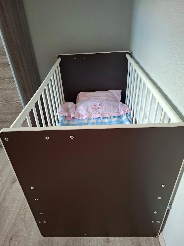 babybed en nieuwe matrasbeschermer, Ophalen, Gebruikt, Ledikant