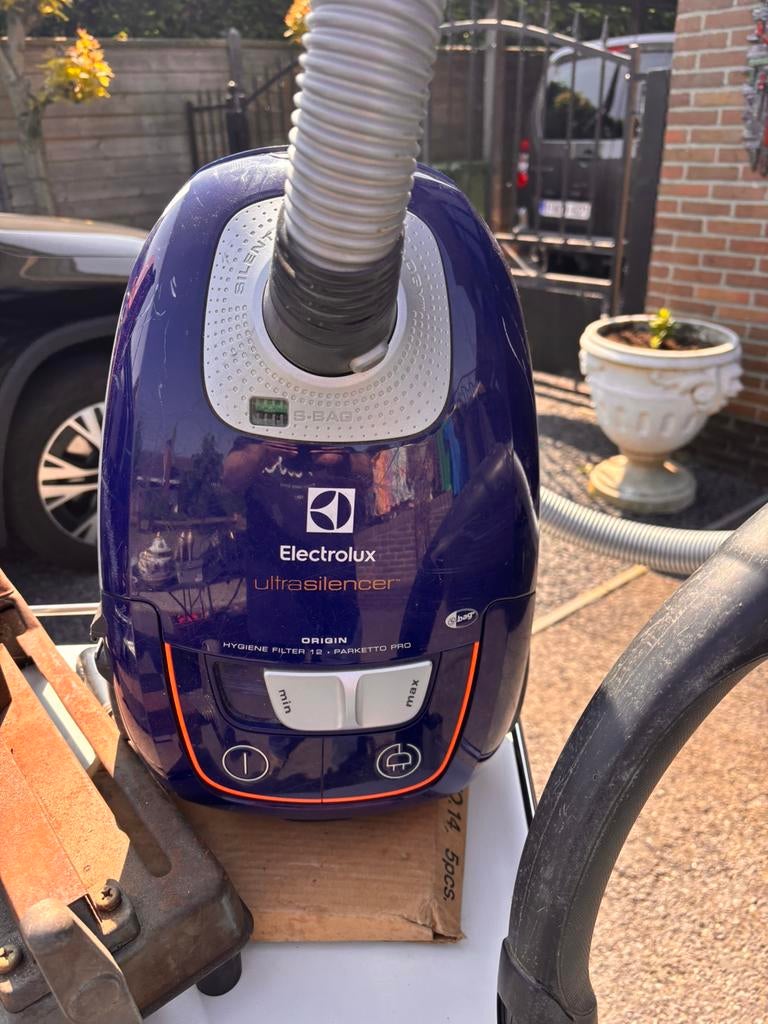 Stofzuiger, zeer stil, met handvat, Elektronische apparatuur, Ophalen, Gebruikt, Overige merken