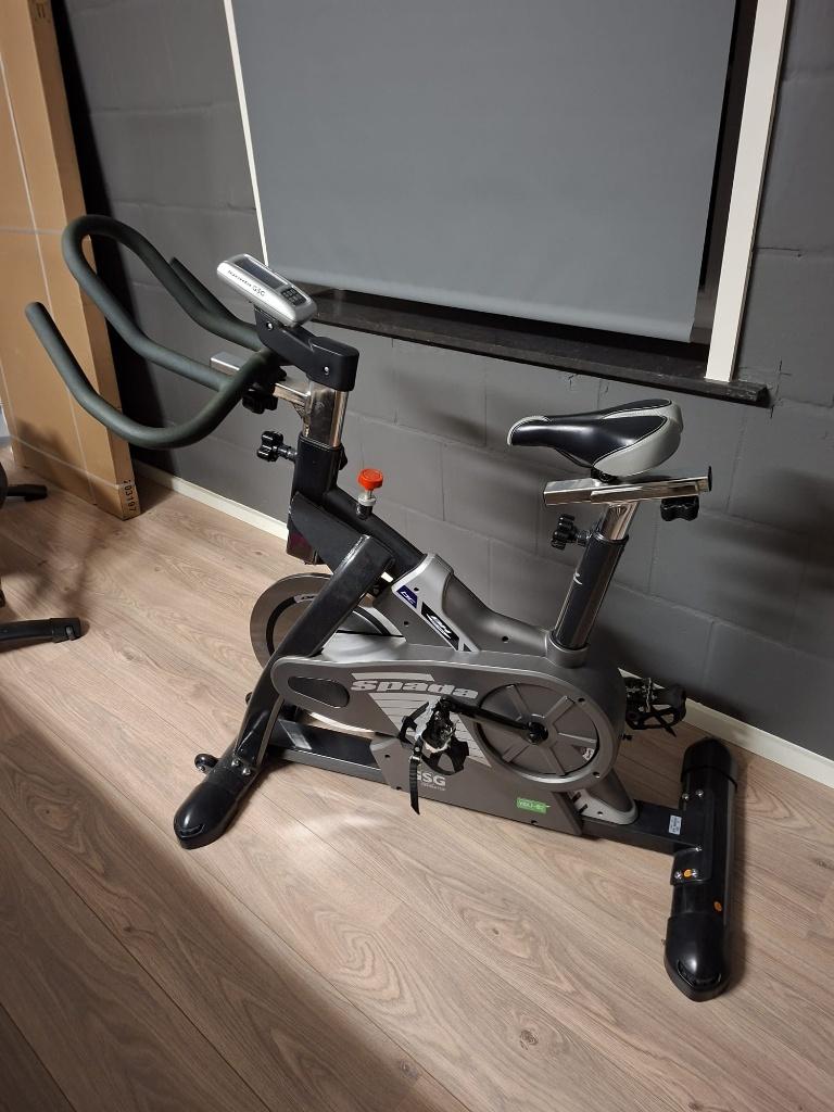 Spinning fiets, Sport en Fitness, Fitnessapparatuur, Ophalen, Gebruikt, Benen, Spinningfiets