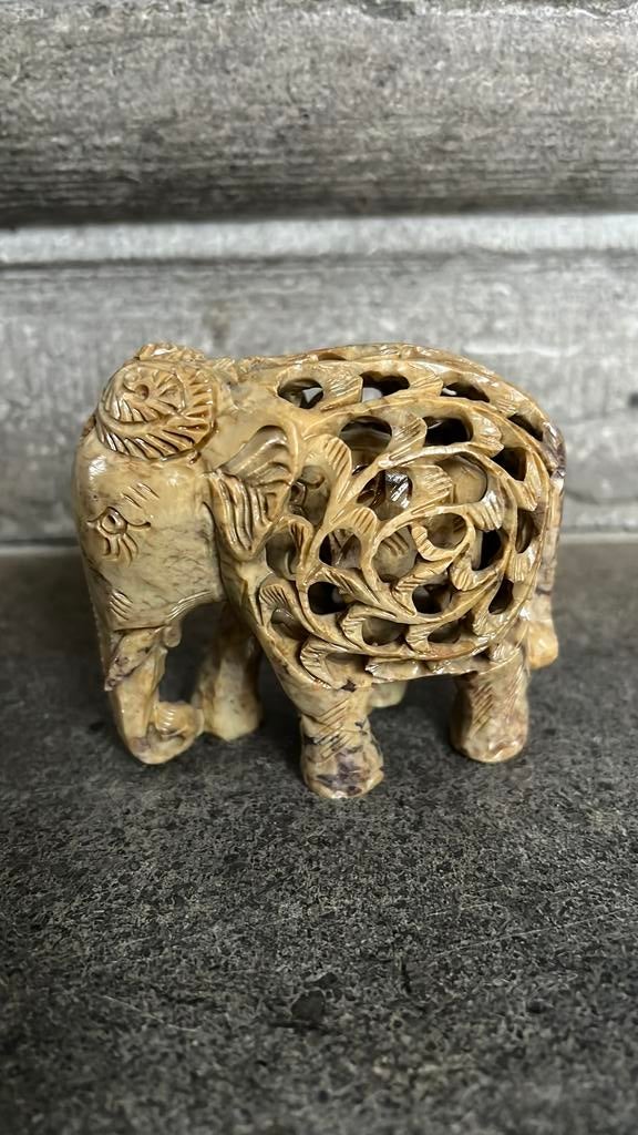 Olifant handgesneden, Verzamelen, Beelden en Beeldjes, Ophalen of Verzenden, Gebruikt, Dier