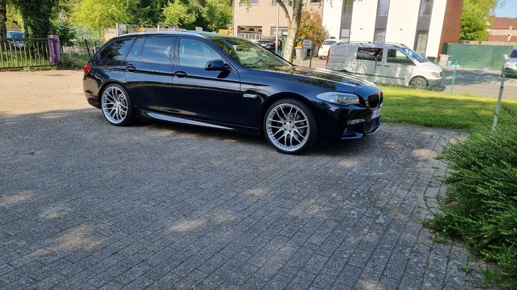 BMW F11 520d M-pakket, Autos, BMW, Cuir, Noir, Automatique, Particulier