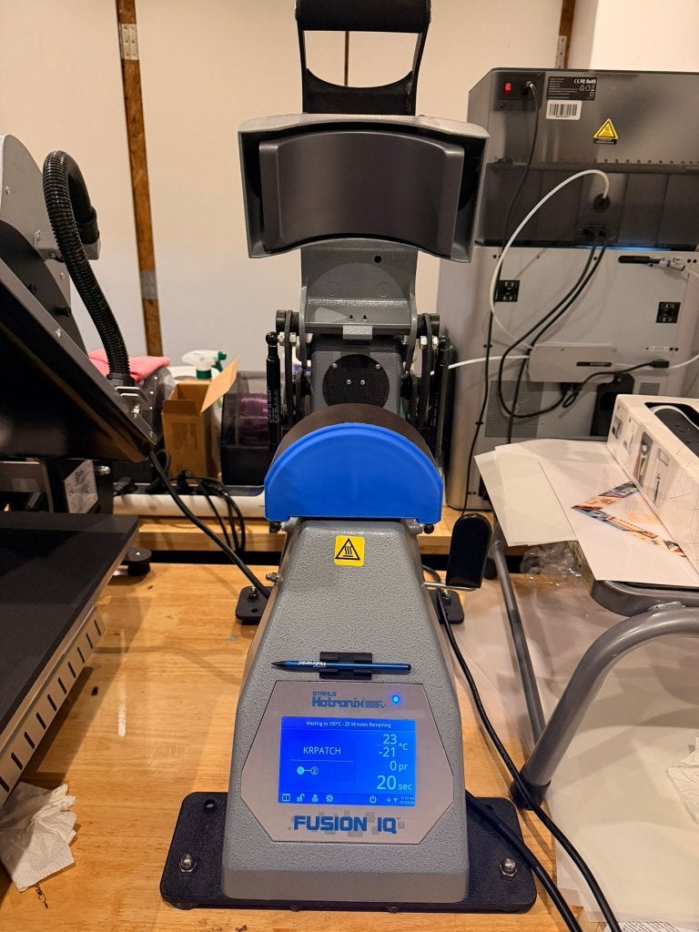 STAHLS' Hotronix 360 IQ Hat Press – zo goed als nieuw, Articles professionnels, Enlèvement