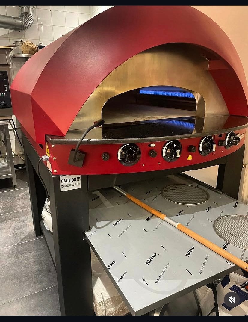 FOUR À PIZZA PROFESSIONNEL GGM GASTRO – GAZ – 9 PIZZAS, Enlèvement, Comme neuf