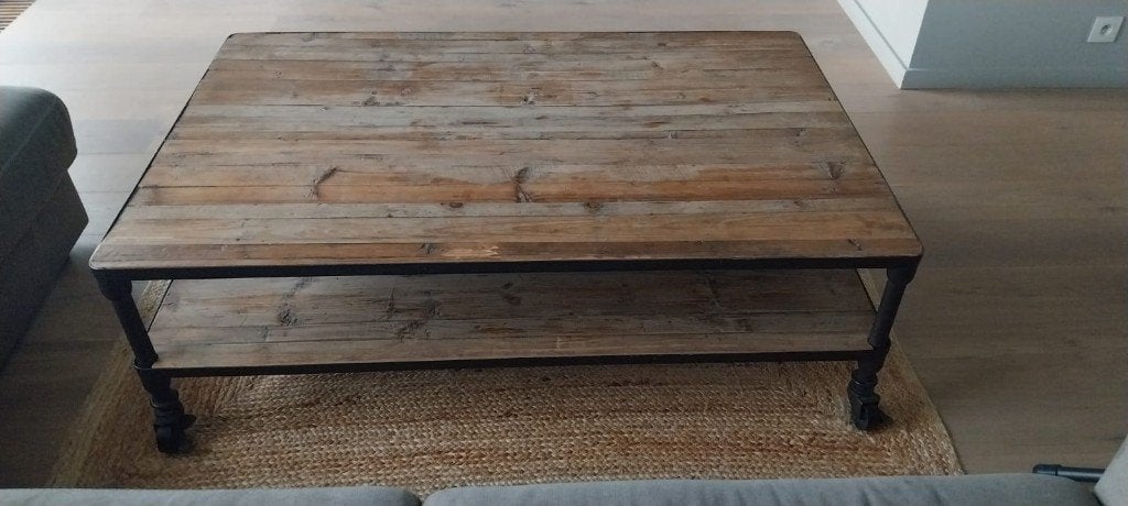 GRATIS Loungetafel van smeedijzer en hout op wielen+tapijt, Ophalen, Gebruikt