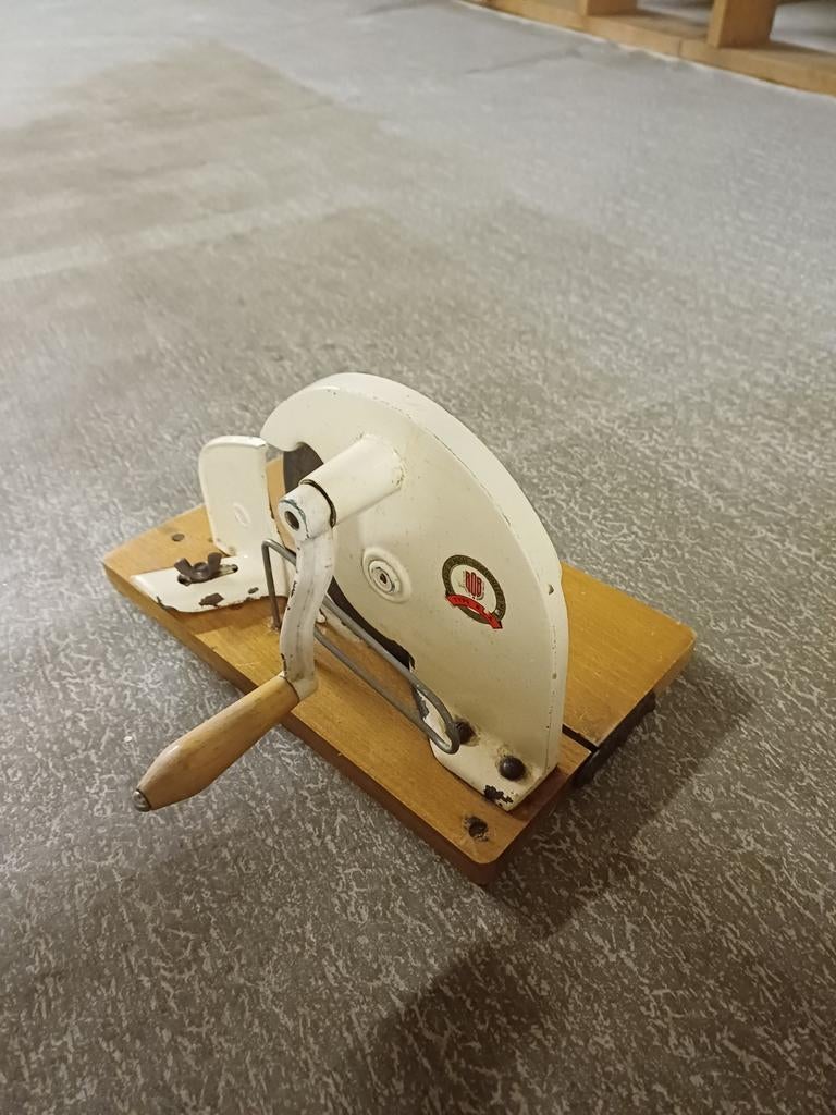 Antiek snijmachine, Ophalen