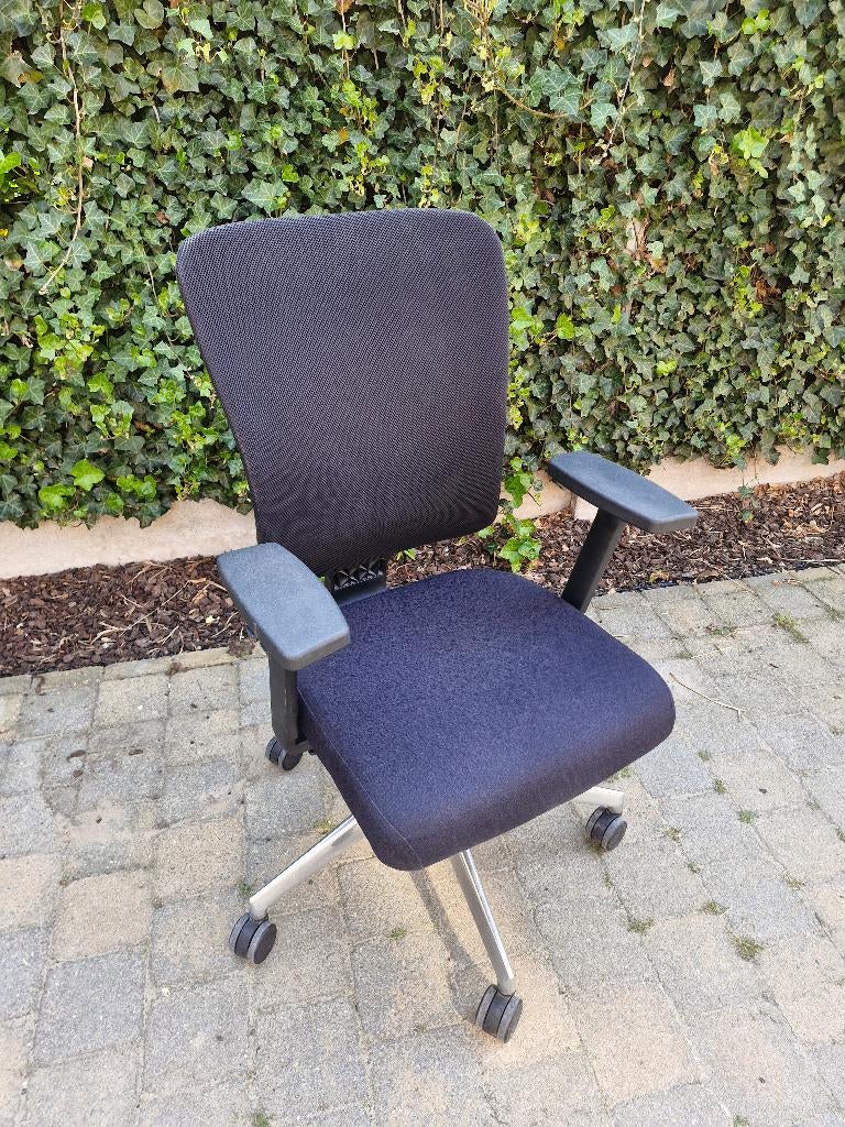 Bureaustoel Ahrend model Sqala - Top merk - Nieuwprijs 545€!, Huis en Inrichting, Ophalen, Zo goed als nieuw, Zwart, Bureaustoel