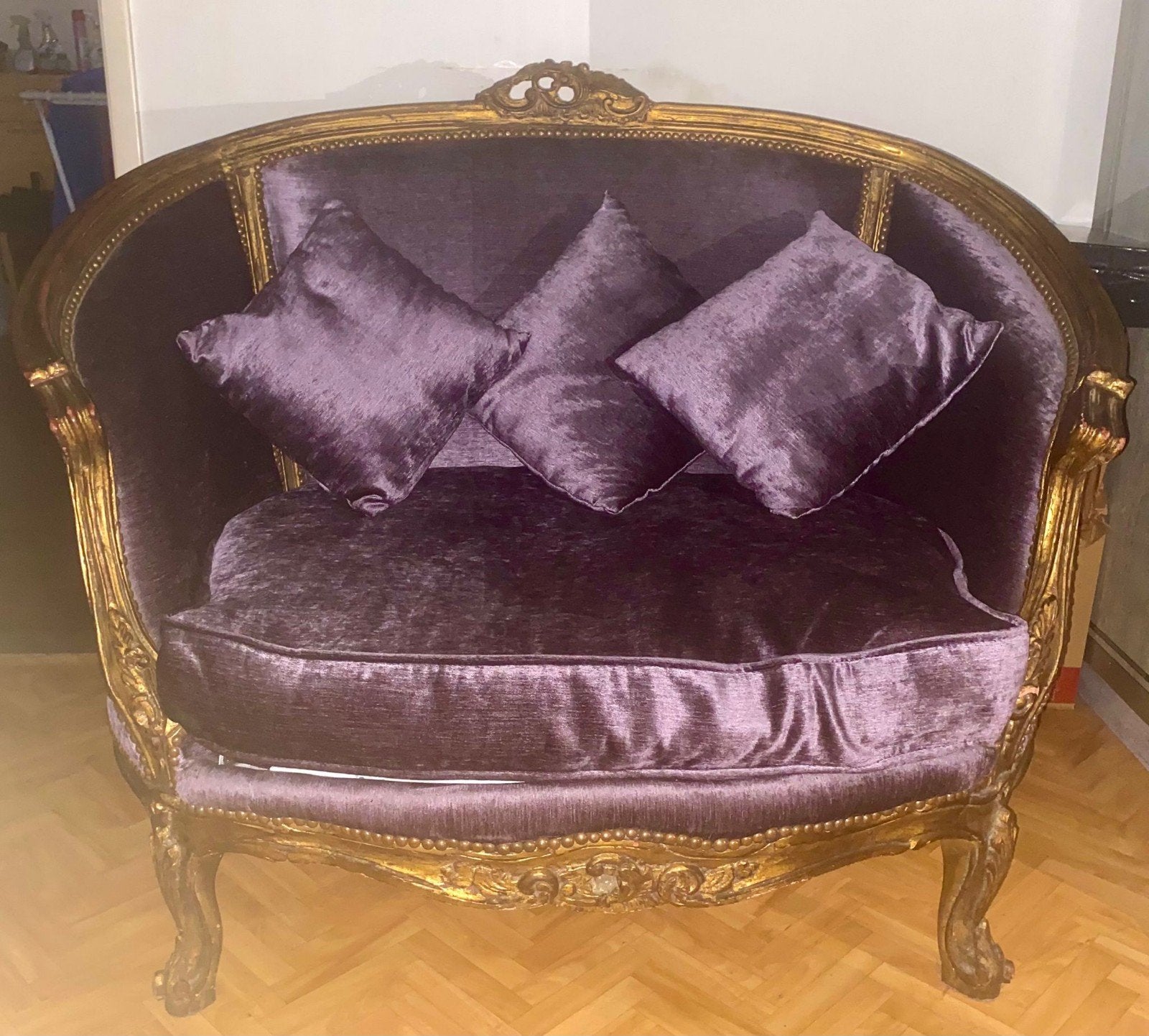 Beau fauteuil, Enlèvement