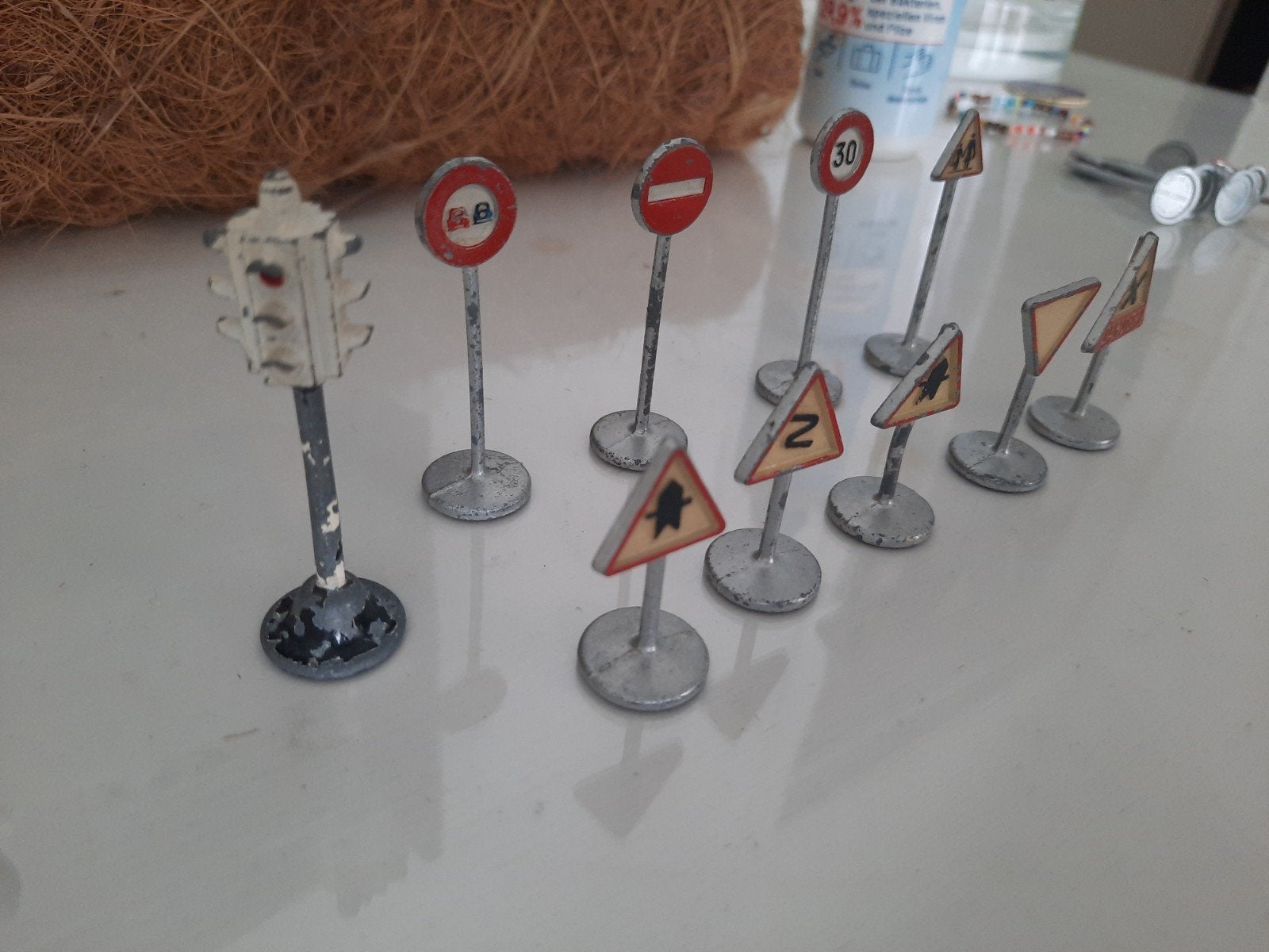 Dinky Toys verkeersborden + 1 licht, Ophalen of Verzenden, Gebruikt, Overige typen