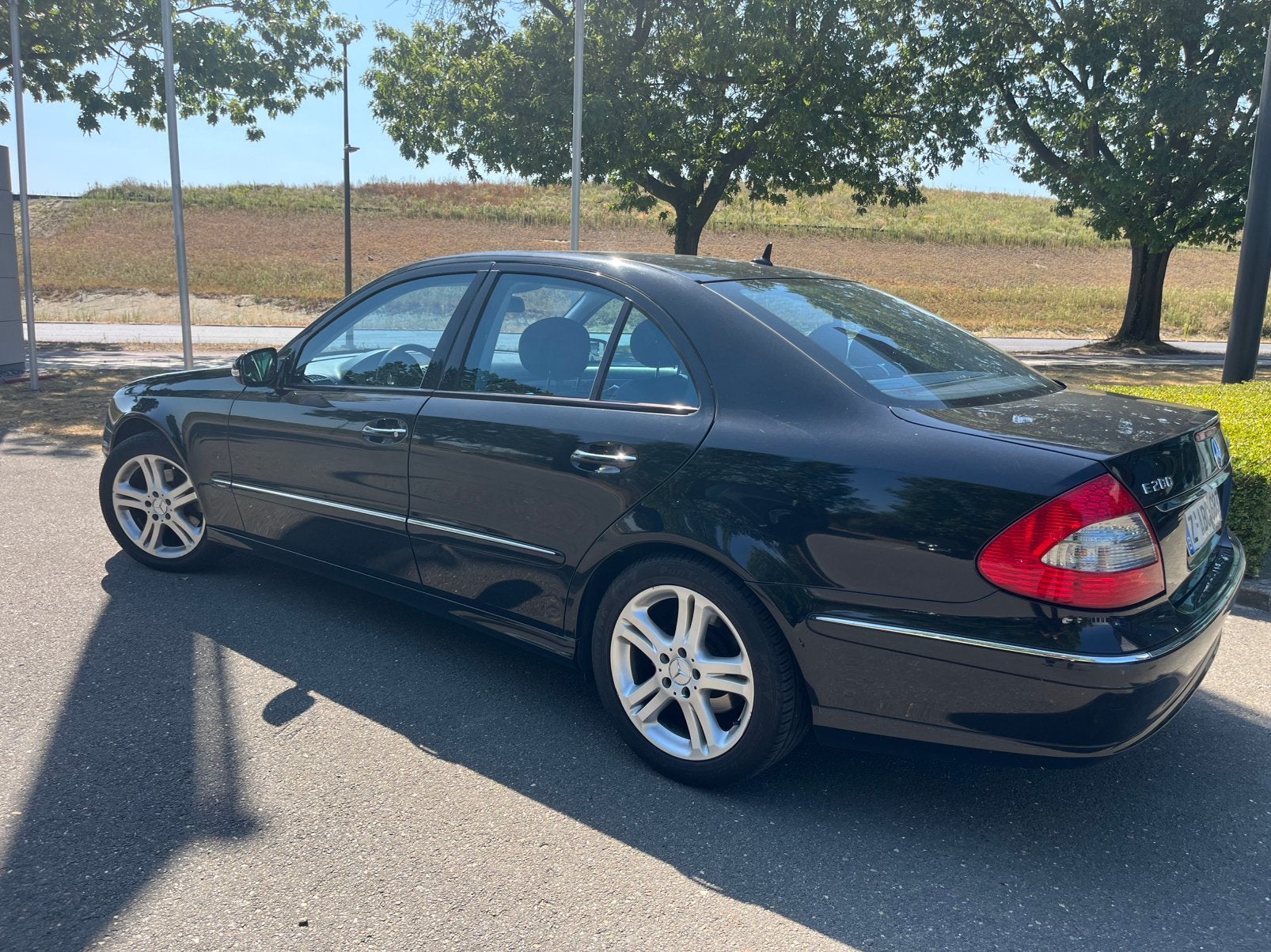 Mercedes E200 kompressor avantgarde, Autos, Mercedes-Benz, Achat, Noir, 5 portes, Euro 4