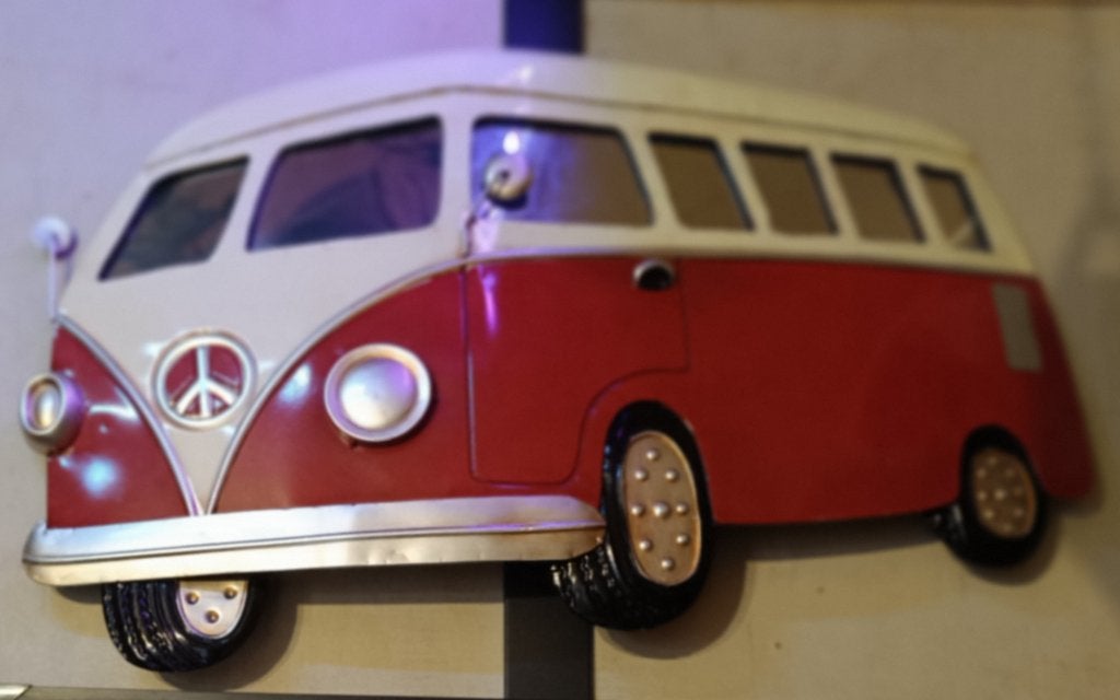 Volkswagen metalen wanddecoratie met spiegelramen te koop., Enlèvement, Comme neuf