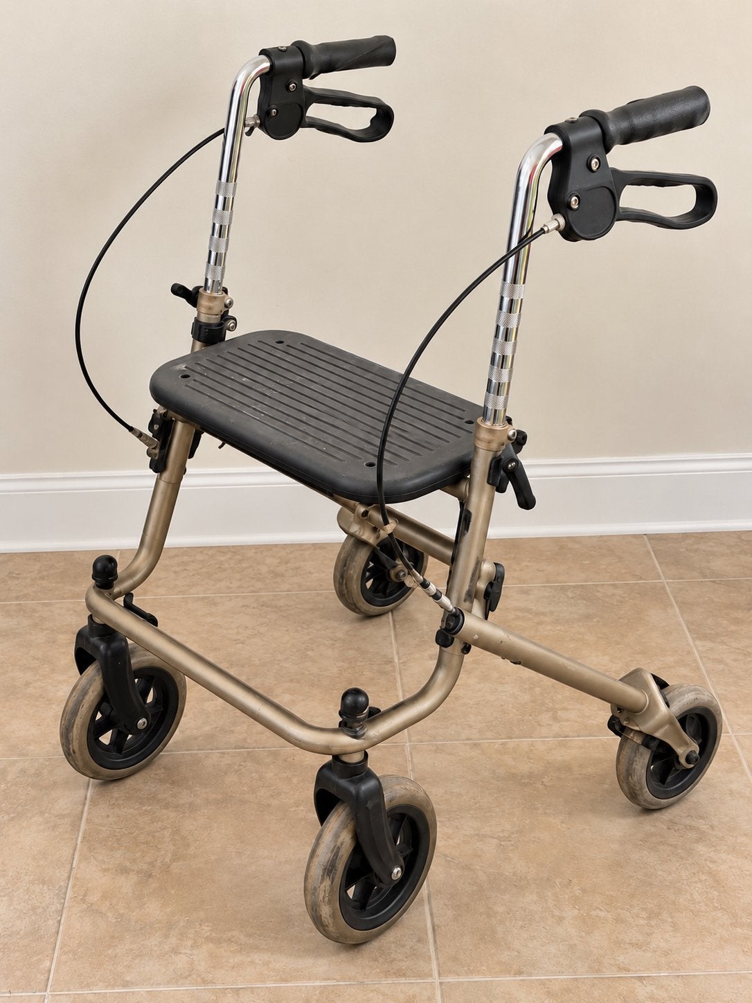 Inklapbare rollator met zitje en mandje, Diversen, Ophalen, Opvouwbaar, Gebruikt