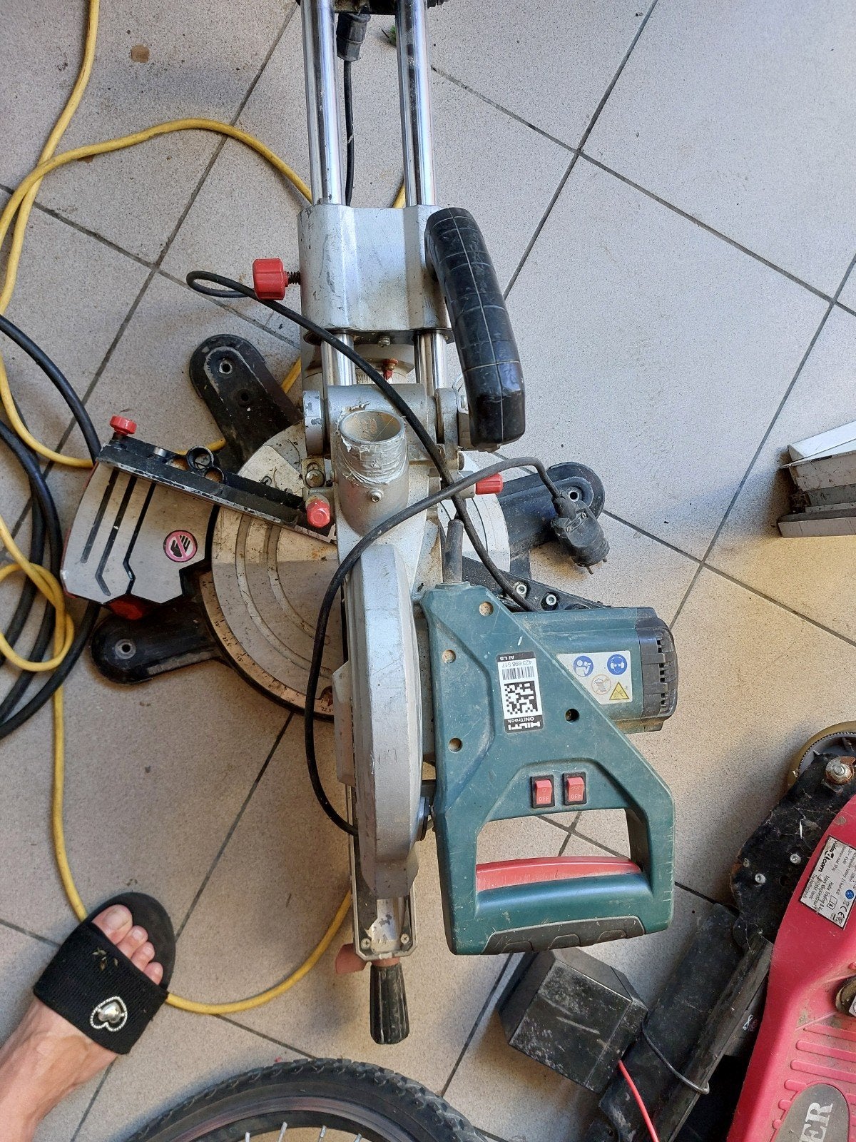 Scie à onglets radiale KGS 254 M METABO, Bricolage & Construction, Enlèvement