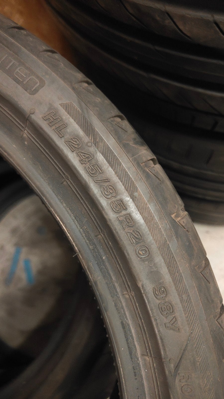 245/35r20 Bridgestone 60€ l'unité avec assemblage, Enlèvement