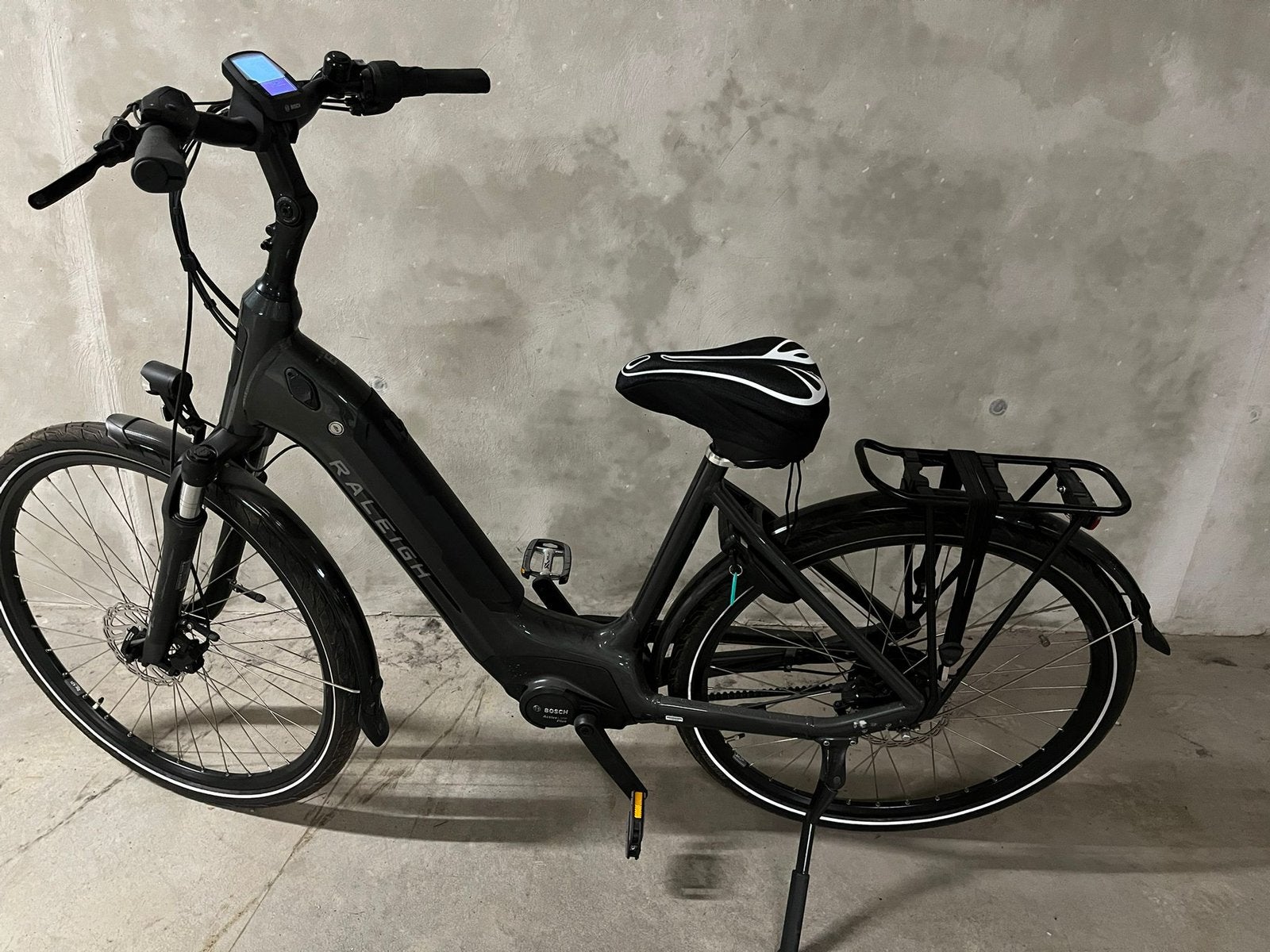 Raleigh E elektrische fiets – Bosch middenmotor – Nieuwstaat, Fietsen en Brommers, Elektrische fietsen, Zo goed als nieuw, Ophalen