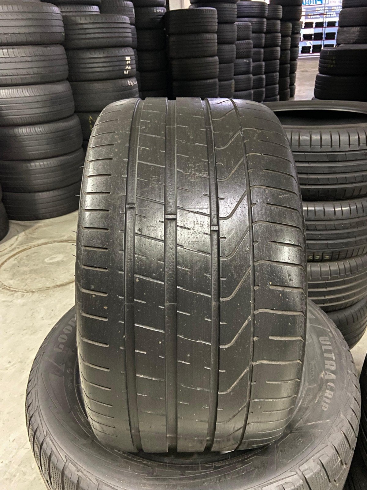 30530r20 305 30 r20 305/30/r20 pirelli avec montage, Enlèvement ou Envoi