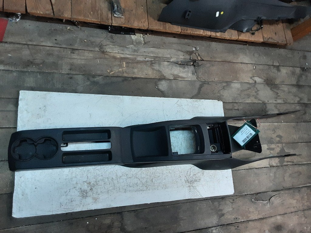 CONSOLE CENTRALE Volkswagen Polo IV (9N1 / 2/3), Volkswagen, Volkswagen AG, Utilisé, Kundenbetreuung@volkswagen.de
