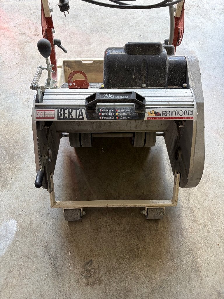raimondi berta sponsmachine, Diensten en Vakmensen
