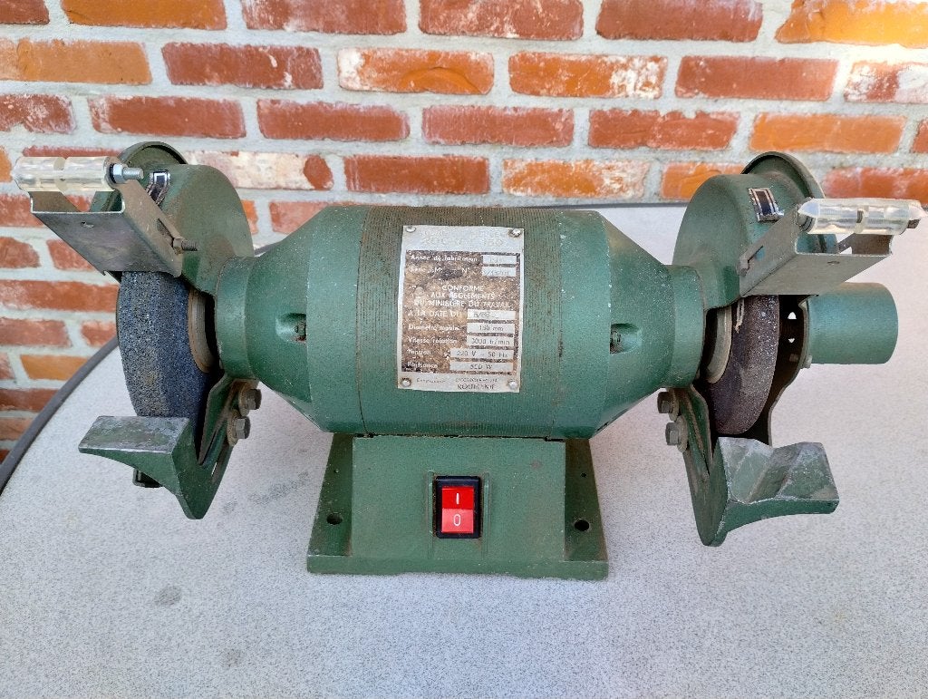 Compacte, elektrische dubbele slijpmachine (werkbankslijper), Bricolage & Construction, Outillage | Meuleuses, Utilisé, Banc de travail