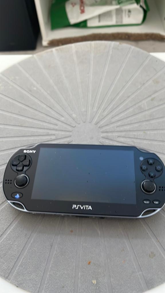 Psvita hen jailbreak met 84 games en bijhorende kabel, Enlèvement, Comme neuf