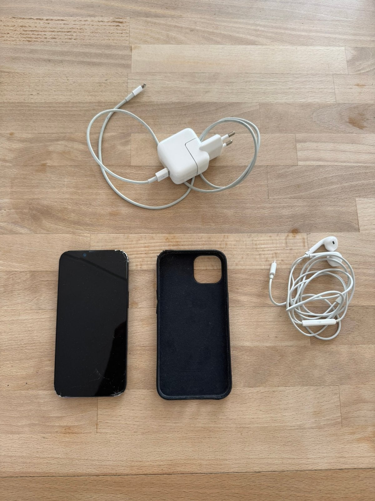 Iphone 14 + wired earbuds + charger + magsafe // 84% battery, Télécoms, Téléphonie mobile | Apple iPhone, 128 GB, Enlèvement ou Envoi