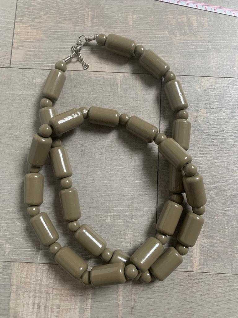 Collier long en perles taupe, Enlèvement ou Envoi, Neuf, Gris, Synthétique