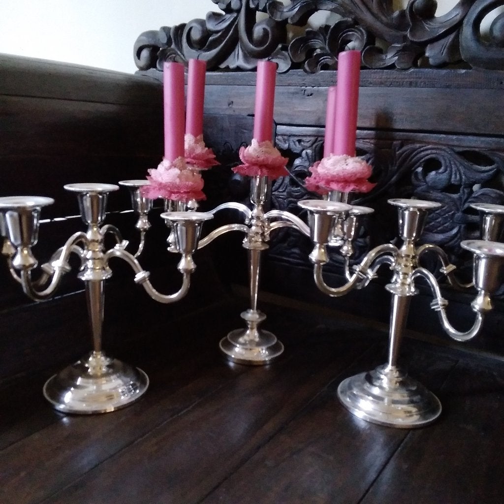 3 magnifiques chandeliers vintage en métal argenté, Envoi