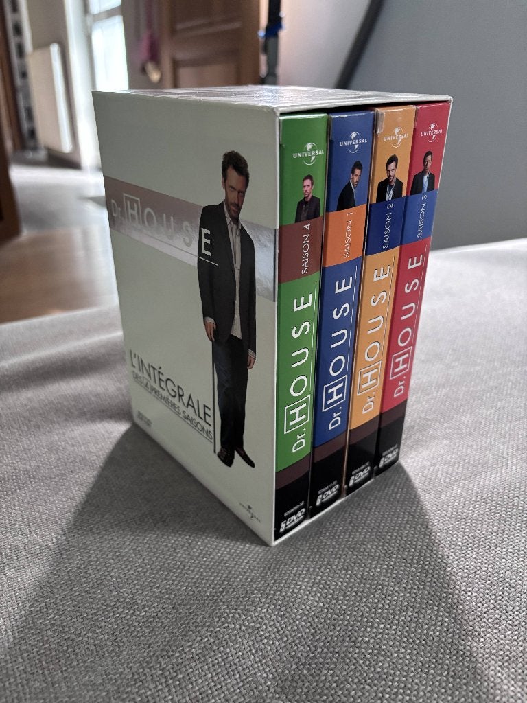 Dr House – intégrale saisons 1 à 4 – coffret DVD, CD & DVD, DVD | TV & Séries télévisées, À partir de 6 ans, Saison 1, Enlèvement ou Envoi