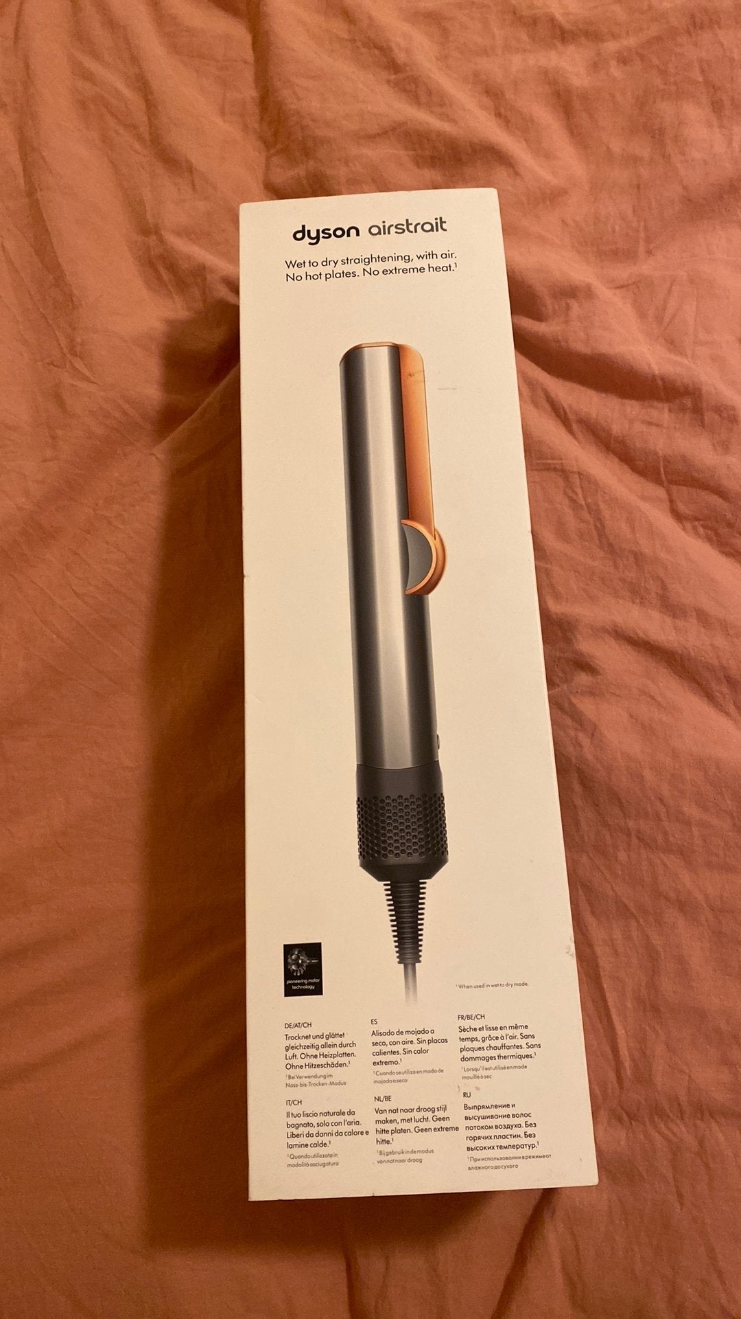 Dyson Airstrait argenté/cuivre, Bijoux, Sacs & Beauté, Beauté | Soins des cheveux, Enlèvement, Comme neuf